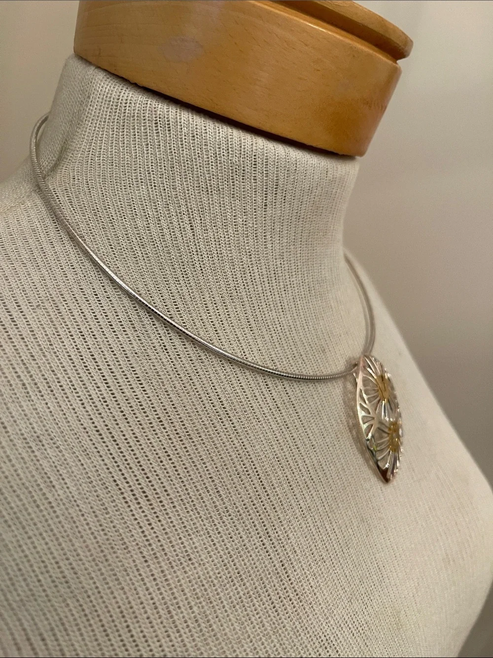 Vintage Two-tone Best Floral Cutout Slid / Pendant Wire Necklace
